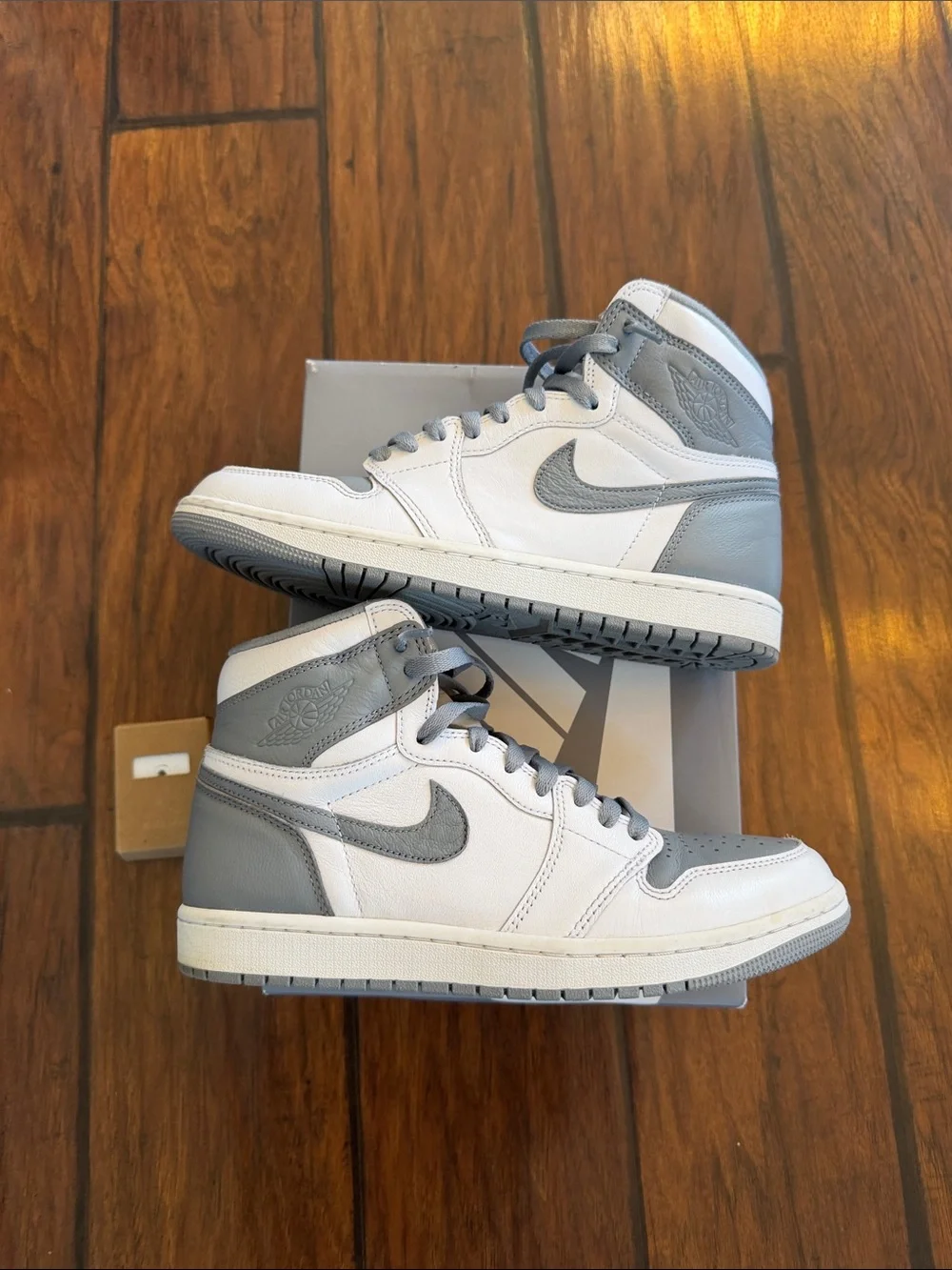 Air Jordan 1 RetroHigh OG Sneakers in Light Gray and White